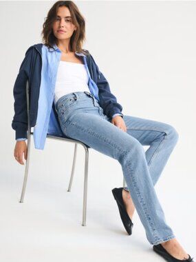 Abercrombie Ultra HighRise 90s Straight Jean Med/Light Wash Blue Jeans Size 6/28